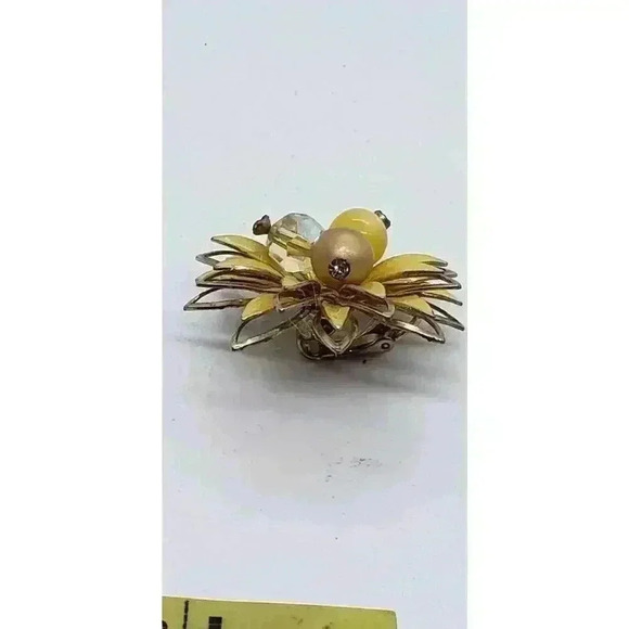 Vintage Coro Earrings Yellow Daisy Flower Enamel & Cut Out Glass Bead Center 50s - Picture 9 of 9
